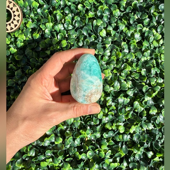 Blue Caribbean Calcite Egg - Picture 4 of 7